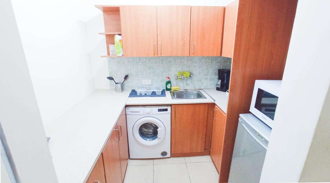 1A Beach & Business Apartment In The City Center! Larnaca Exterior photo